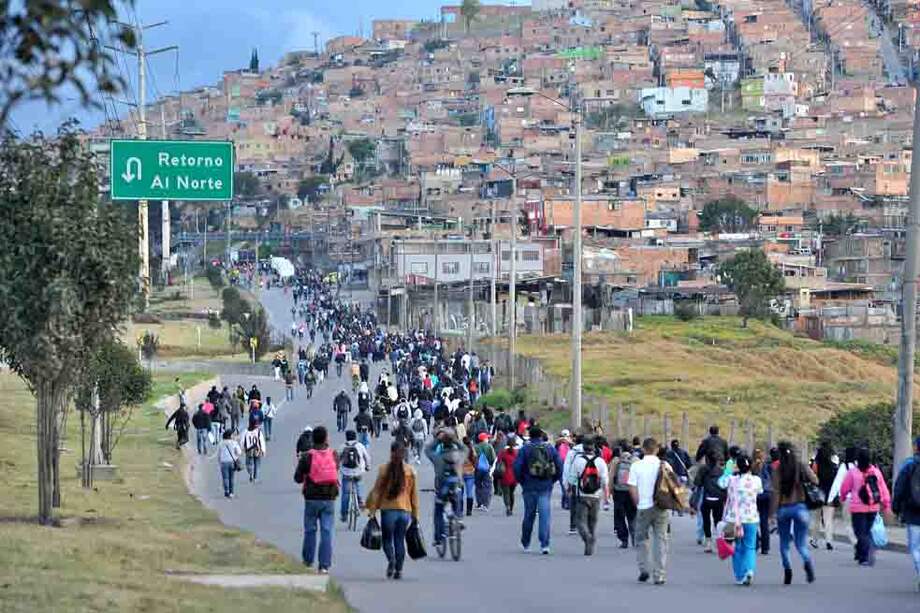 Alcaldía entregó los títulos de 440 predios a familias de Ciudad Bolívar