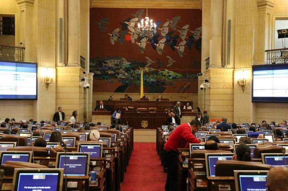 Queda la desazón de que el parlamento se rehúsa a tomar las decisiones necesarias para modificar la cultura política colombiana. / Foto: Twitter @SenadoGovCo