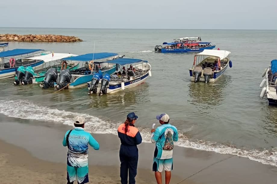 Fotos de apoyo acerca de la situación de marea baja en las playas de Coveñas. /Dimar