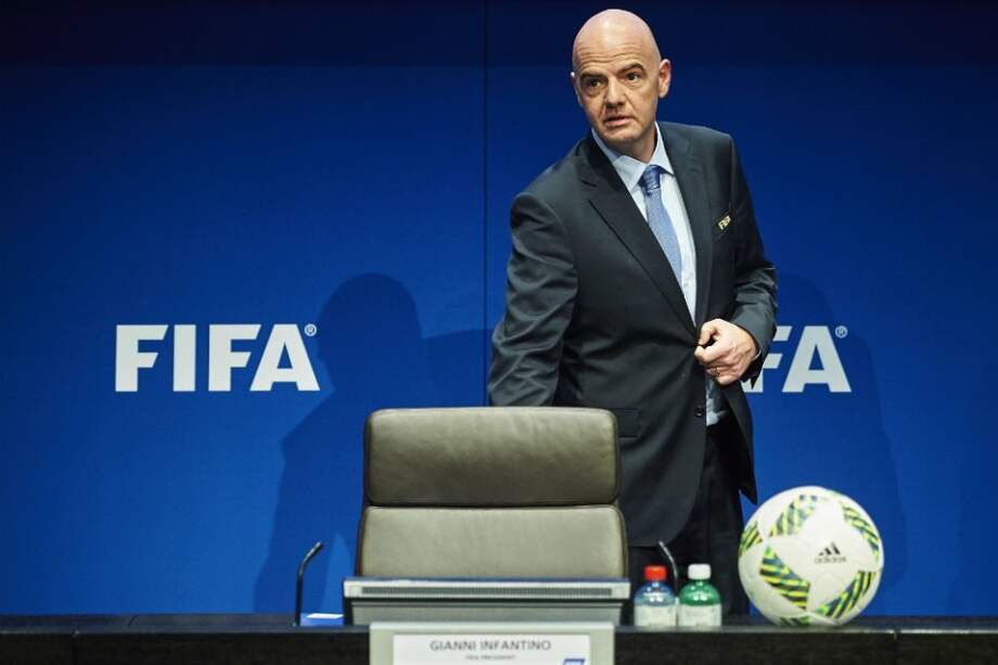 La FIFA quiere "ser pionera" en la protección de los derechos humanos, según su presidente, Gianni Infantino. / AFP
