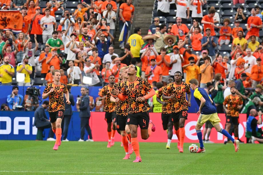 Jugadores de Países Bajos durante el calentamiento previo al partido contra Suecia en el Mundial 2026.