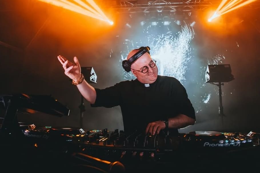 El portugués se presentará por primera vez en Bogotá y tendrá invitados electrónicos internacionales como Suizer, Pao Calderón, Mulatto, Valerio, Aimee, Alejandra Rosales, Ceon y Jayklash.