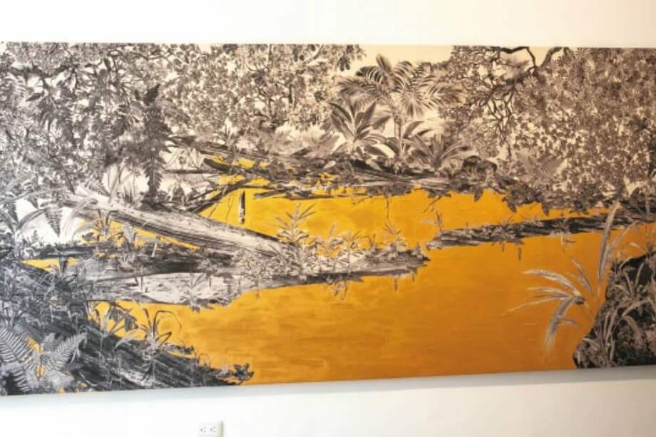 Los grises en la obra de Arocha representan la profundidad de la selva; el dorado lo incluye como una crítica a la extracción minera. / Cortesía