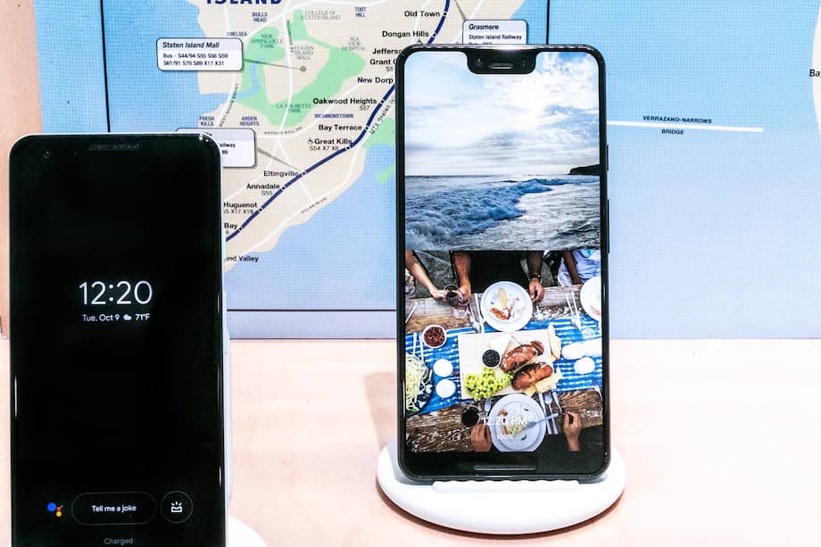 Los teléfonos inteligentes Pixel 3 y Pixel 3 XL de Google Inc. se exhiben durante el evento de lanzamiento. / Bloomberg News.