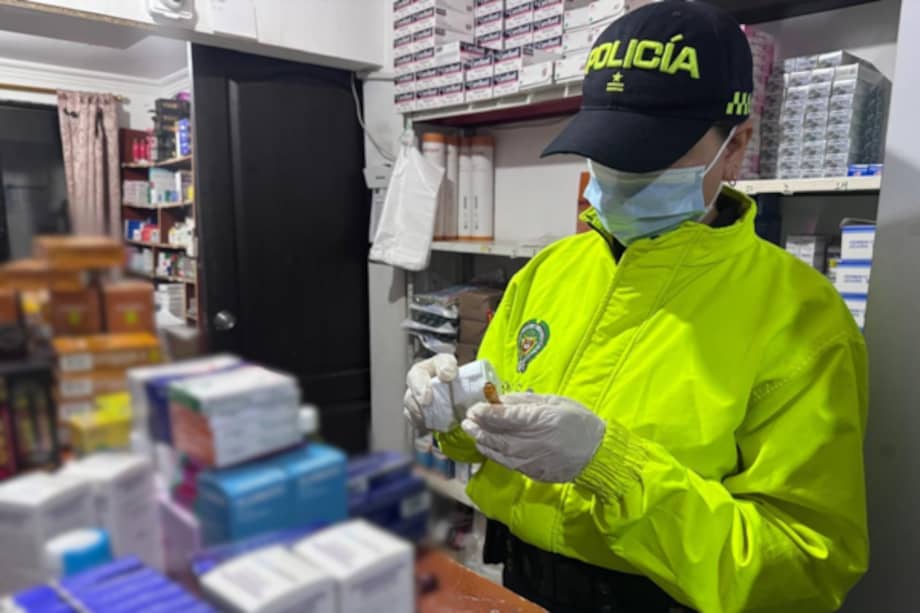 Las autoridades hallaron medicamentos desviados del sistema de salud y productos sin registro sanitario.