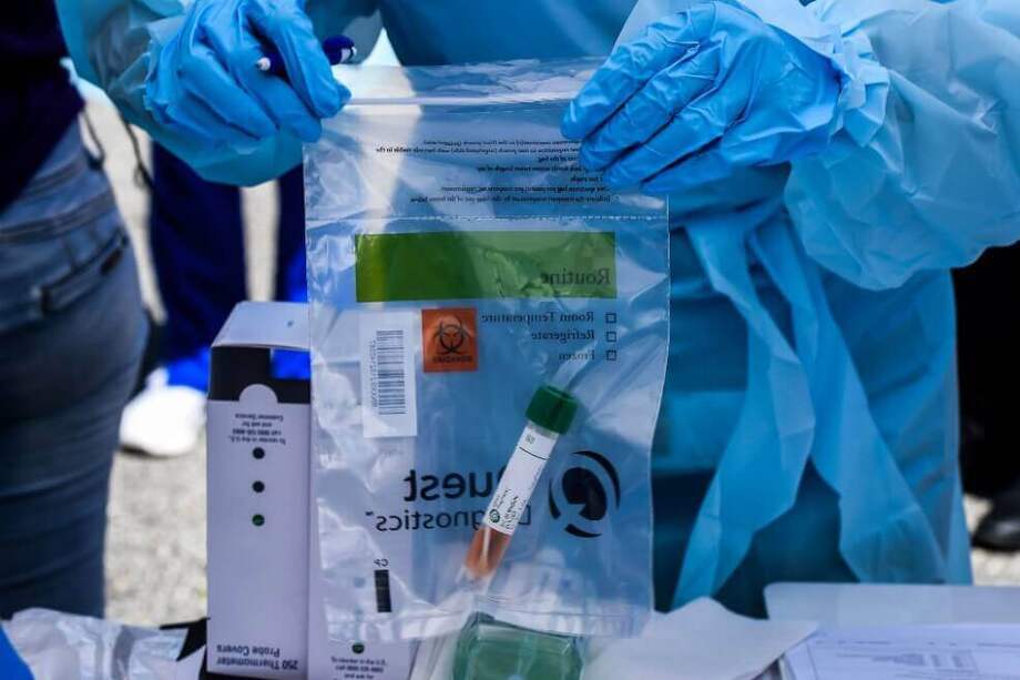 La medida permitirá que las entidades estatales contraten directamente a personas extranjeras. / AFP