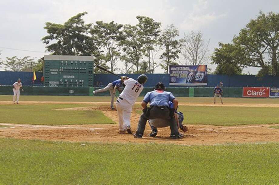Toros sacó la casta y frenó a Leones en el tercer juego del béisbol colombiano