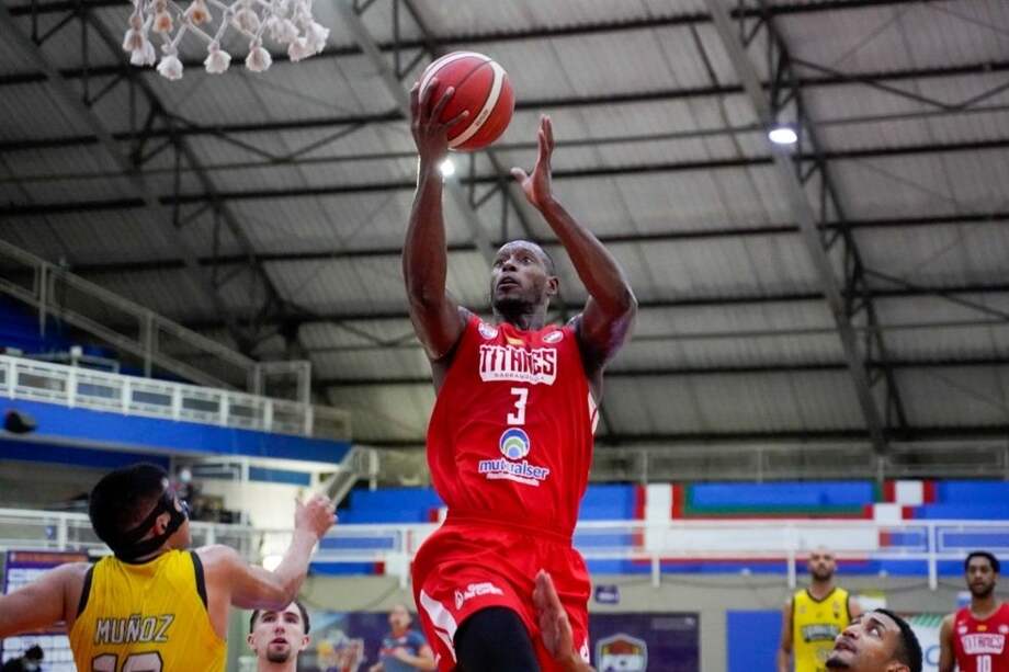 Juan Diego Tello fue la figura que le dio el partido a Titanes.