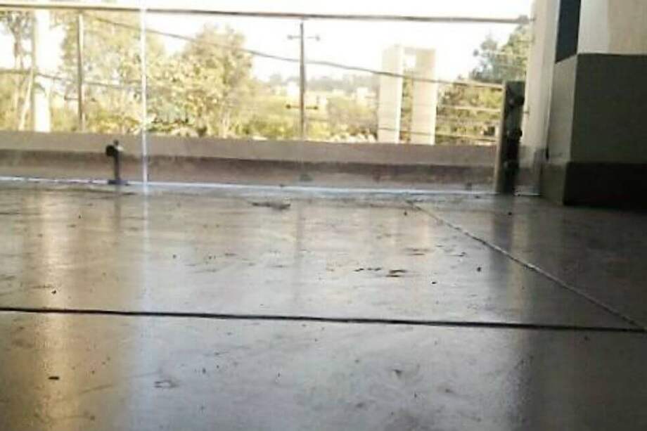 La entidad encontró agrietamientos en los muros, varias puertas que no cierran, chapas que no encajan y desniveles de hasta 12 centímetros, entre otros problemas. / Personería de Bogotá