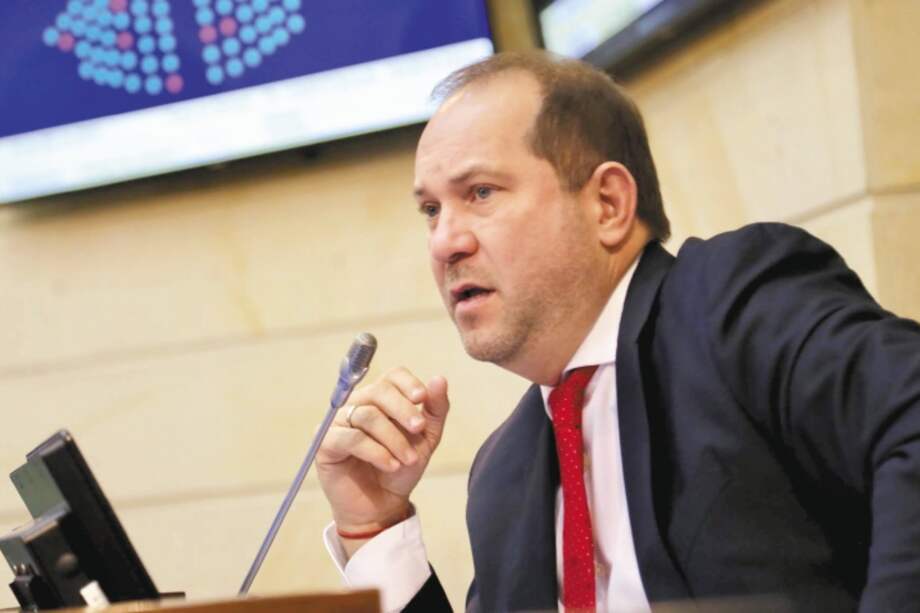 El senador liberal era investigado por presuntos nexos con grupos paramilitares.