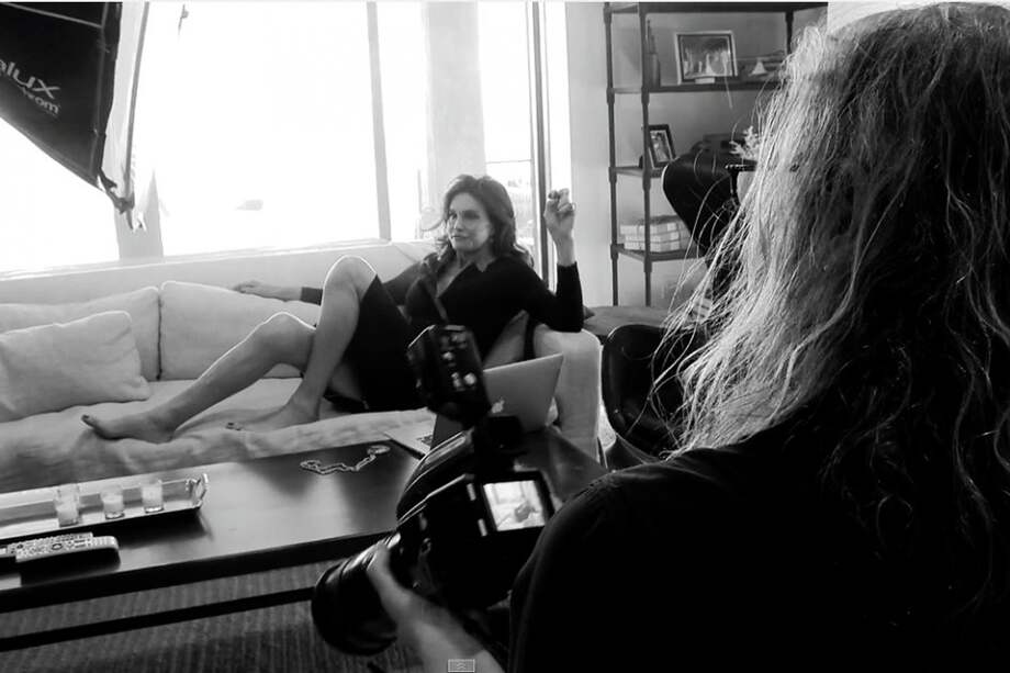 Caitlyn Jenner y Annie Leibovitz en la sesión de Vanity Fair. / Faceboook Vanity Fair