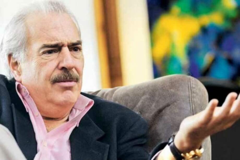 Pastrana hace eco de encuesta desfavorable a reelección de Santos