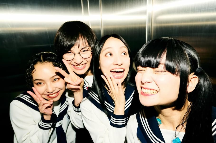 Mizyu, Rin, Suzuka y Kanon, integrantes de ATARASHII GAKKO!