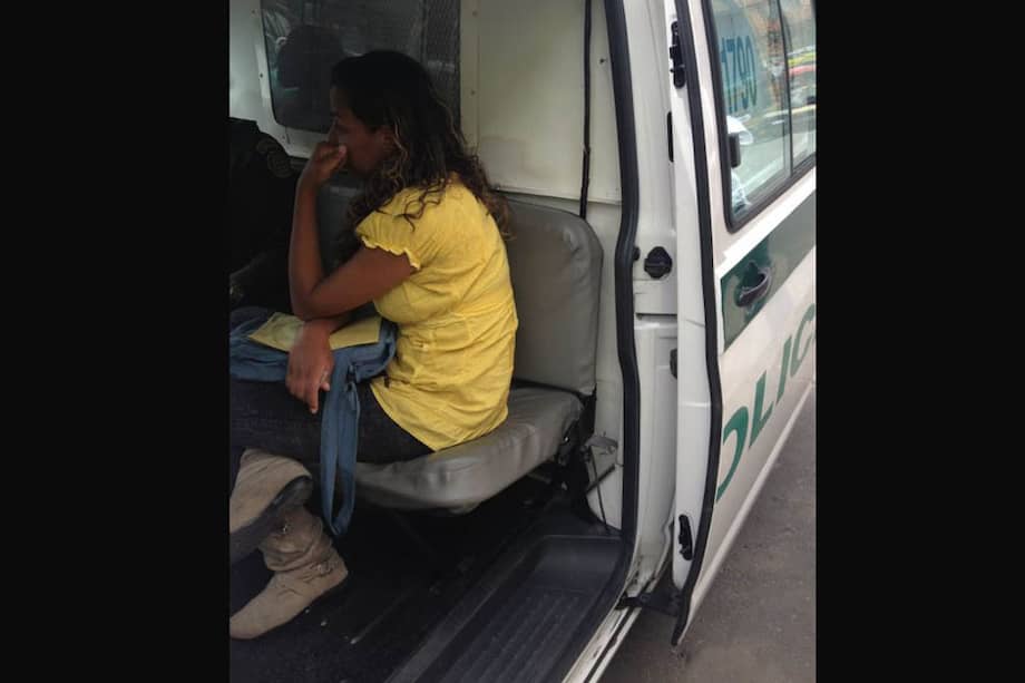 Mujer denuncia haber sido manoseada por policías