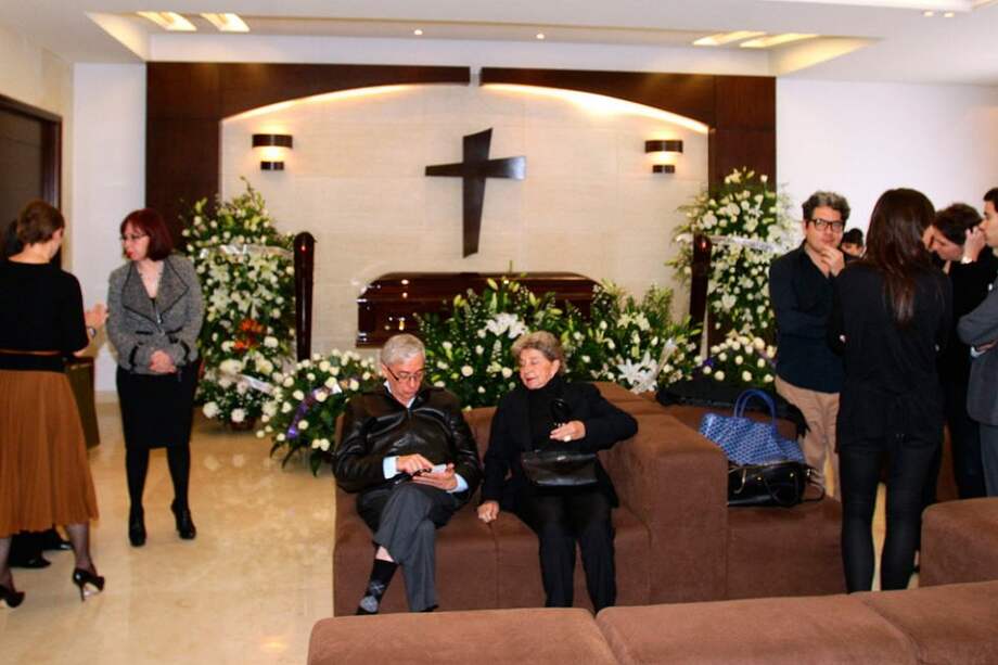 Vista del féretro del escritor colombiano Álvaro Mutis.