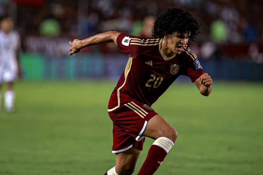 Atlético Nacional oficializó a Eduard Bello como nuevo refuerzo para la temporada 2026. Llega como agente libre y firmó hasta diciembre de 2027.