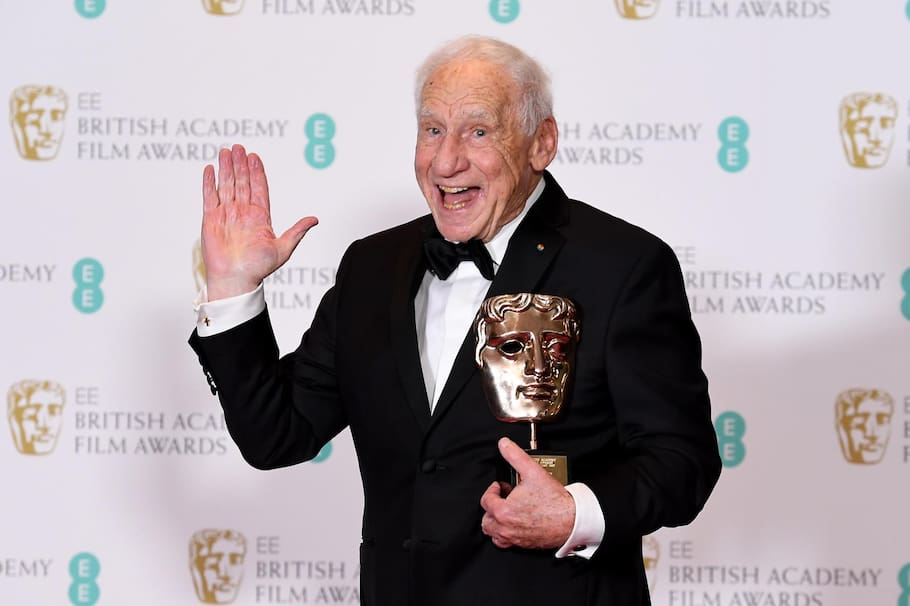 AR0117. BOGOTÁ (COLOMBIA), 28/06/2026.- Fotografía de archivo del 12 de febrero de 2017 del actor y comediante estadounidense Mel Brooks durante los premios EE British Academy Film Awards 2017 en el Royal Albert Hall de Londres (Gran Bretaña). Brooks, uno de los comediantes más influyentes del siglo XX, cumple este domingo 100 años, fiel a la convicción que ha guiado su premiada obra: "La risa es un grito de protesta contra la muerte". Una filosofía plasmada en creaciones tan emblemáticas como el 'Superagente 86' y 'Los productores'. EFE/EPA/ANDY RAIN/ARCHIVO
