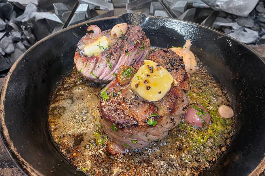 Tournedos asados con mantequilla de brandy y estragón