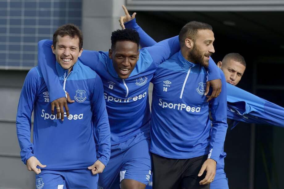 Yerry Mina junto a sus compañeros de equipo en uno de los entrenamientos de la semana. / Everton