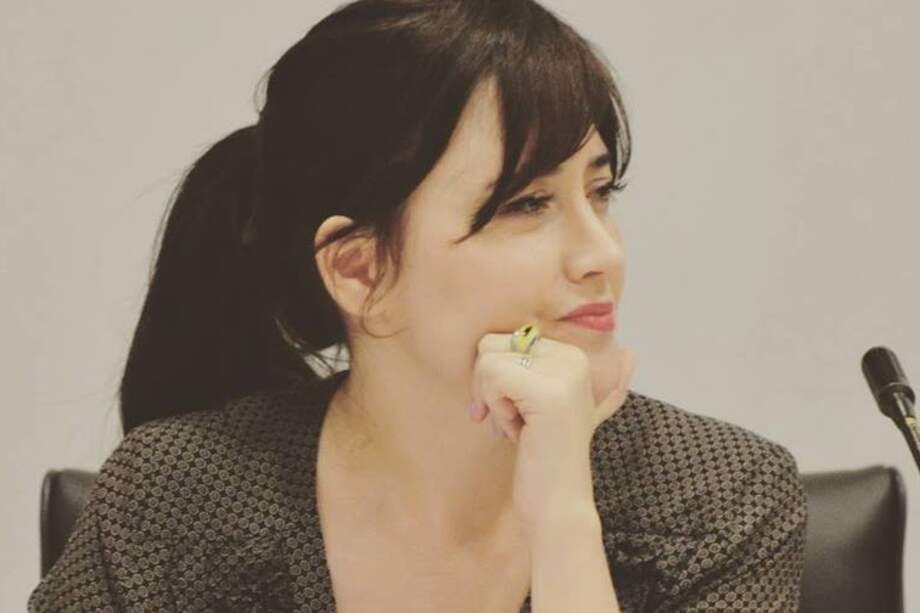 La poeta y escritora argentina Marisa Martínez Pérsico, quien lanzó en Roma su primera novela Las manos en la madre. / Cortesía