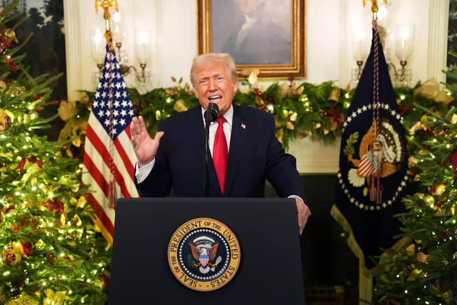 El presidente de EE. UU., Donald Trump, pronuncia un discurso a la Nación desde la Sala de Recepción Diplomática de la Casa Blanca, en Washington, DC, EE. UU., el 17 de diciembre de 2025.