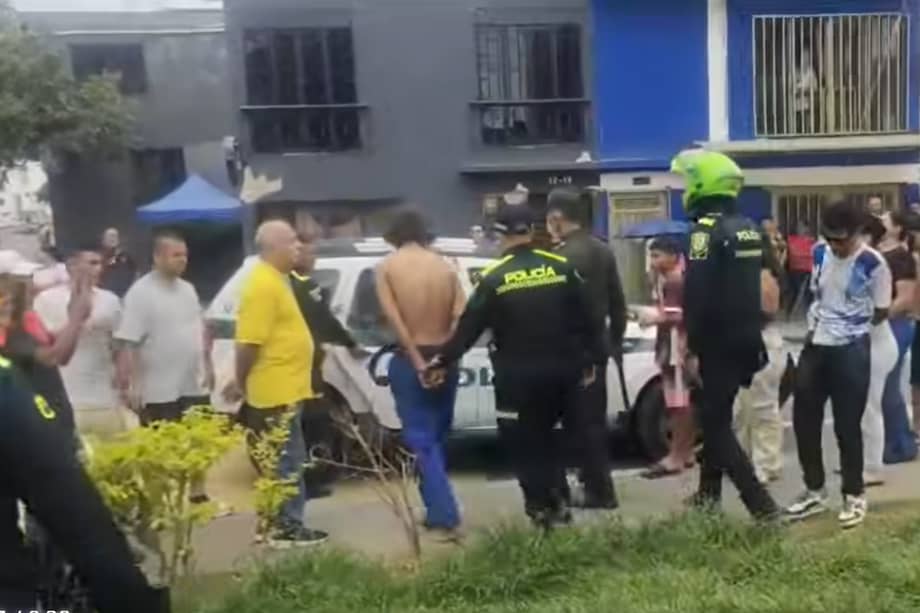 Las autoridades capturaron a los sujetos tras un llamado de vecinos.