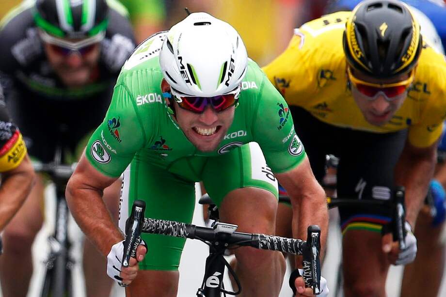 Cavendish, del Dimension Data, se impone en el esprint. / Efe
