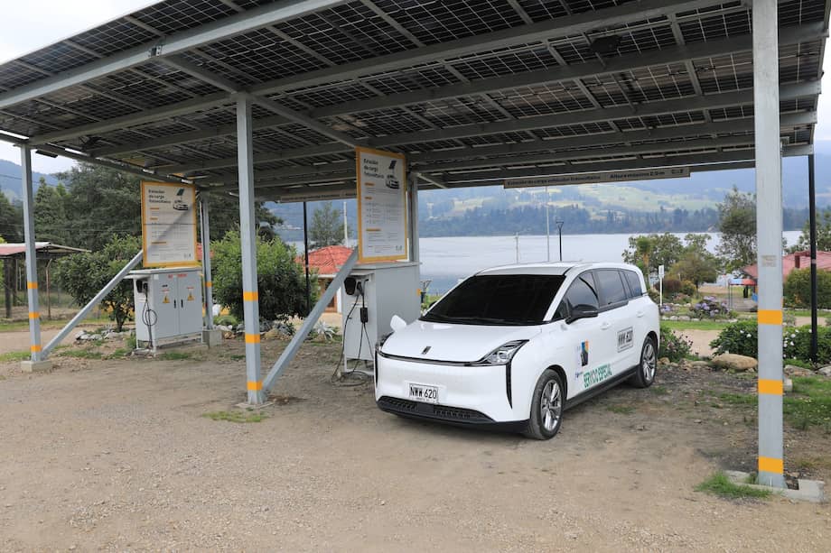 El servicio no se limita a carros eléctricos. También podrán recargar motocicletas, patinetas eléctricas e incluso dispositivos móviles como celulares y computadores.