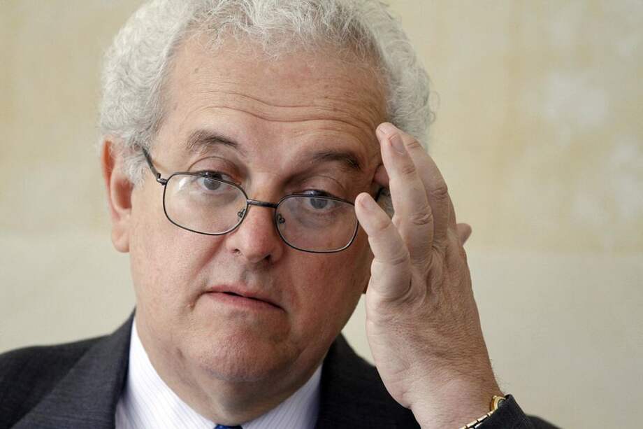 El ministro de Hacienda, José Antonio Ocampo, dijo en CNN que el gobierno no está pensando en reestructurar la deuda.