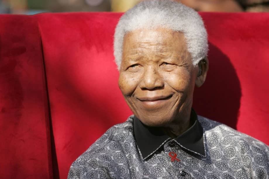 En las redes sociales, las etiquetas #MandelaDay y #Mandela100 se llenaron de citas célebres de "Mandela" y mensajes de recuerdo. / AFP