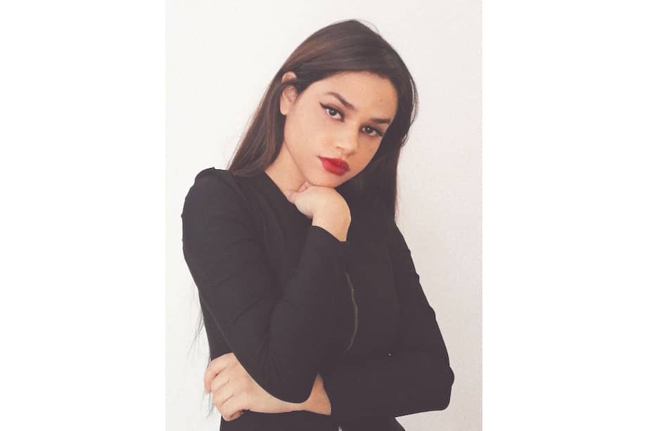 Álex Mírez dice que su gusto por la literatura se lo debe a su abuelo. Él le presentó la obra de Stephen King, y ahí empezó su interés por las novelas.