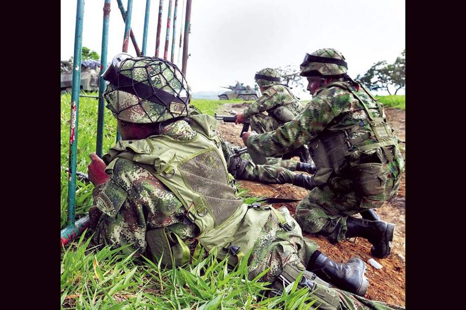 Más de 5.000 agentes del Estado, entre ellos miembros de las Fuerzas Militares, son investigados por falsos positivos. / EFE