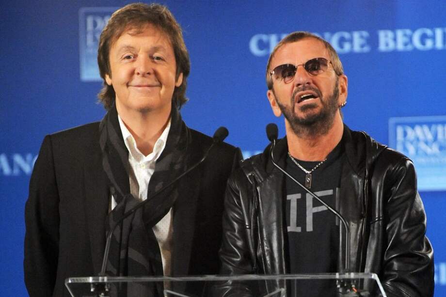 Los músicos Paul McCartney y Ringo Starr.