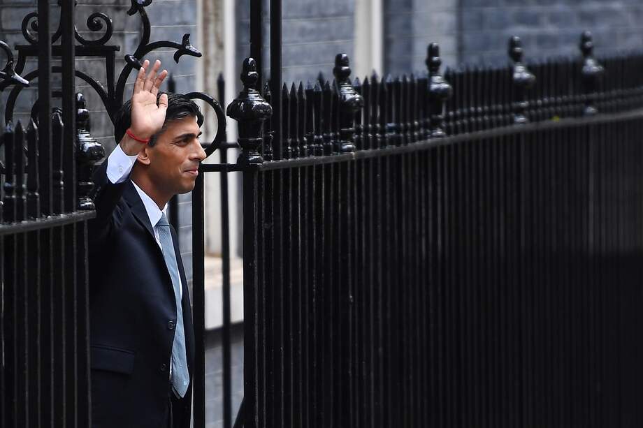 Con Rishi Sunak a la cabeza del Reino Unido la libra se disparó un 1,9 % frente al dólar. EFE/EPA/ANDY RAIN.