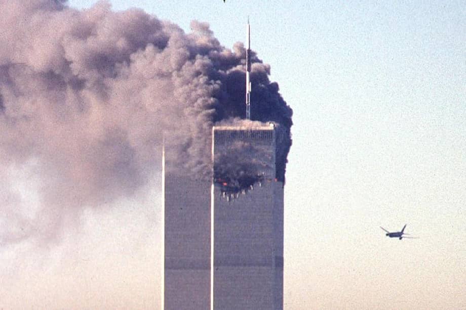 Este momento marcó a miles de personas en el mundo: el segundo avión secuestrado se estrellaba contra las Torres Gemelas en Nueva York. / AFP