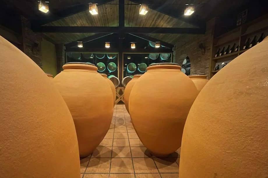 El renacer de esas sencillas vasijas de barro se extiende desde la euroasiática nación de Georgia, a los pies del Cáucaso