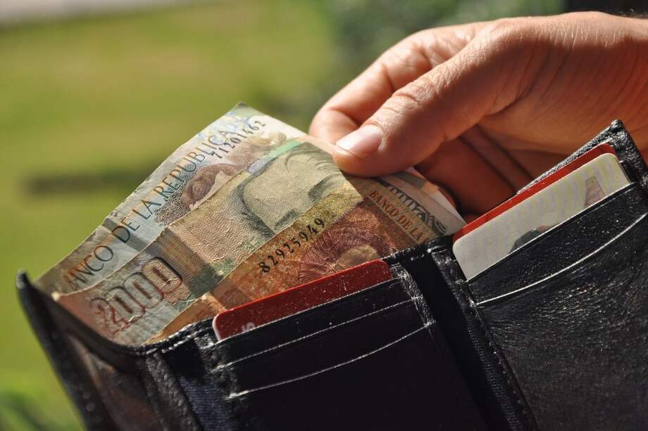 Aunque la propuesta de aumentar el salario mínimo de manera excepcional ha despertado polémica y sospecha, por el componente populista y por la cercanía de una reforma tributaria anunciada que ha generado muchas críticas, no por eso se debería descartar de plano.