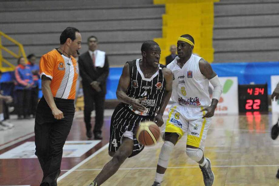 Piratas y Búkaros, dos de los más parejos del torneo. / Gustavo Torrijos