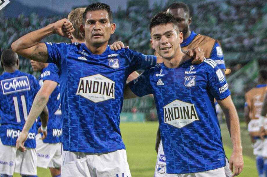 Millonarios abrió el partido con gol de Daniel Ruiz (derecha).