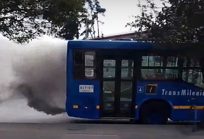 En video: bus del SITP dejó enorme nube de humo en Bogotá, esto dijo Transmilenio