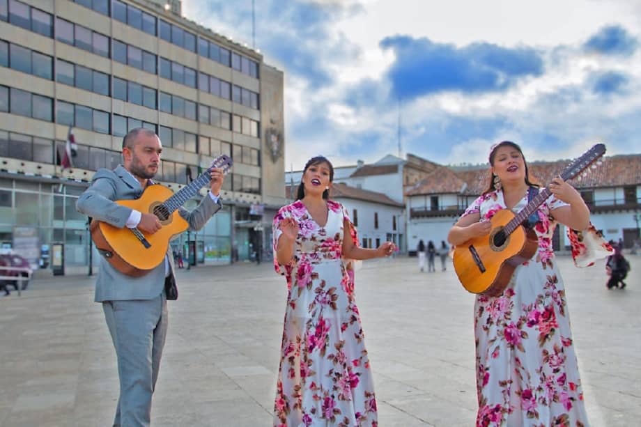 Margarita Dueto Vocal está integrado por las artistas boyacenses Dayane Fagua y Belén Osorio (tiple), quienes tienen el respaldo de Francisco Cristancho en la guitarra. / Archivo particular