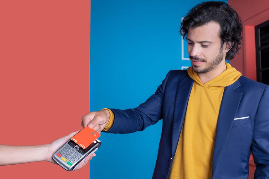 La Tarjeta débito Visa RappiPay se puede adquirir a través de la aplicación de Rappi.