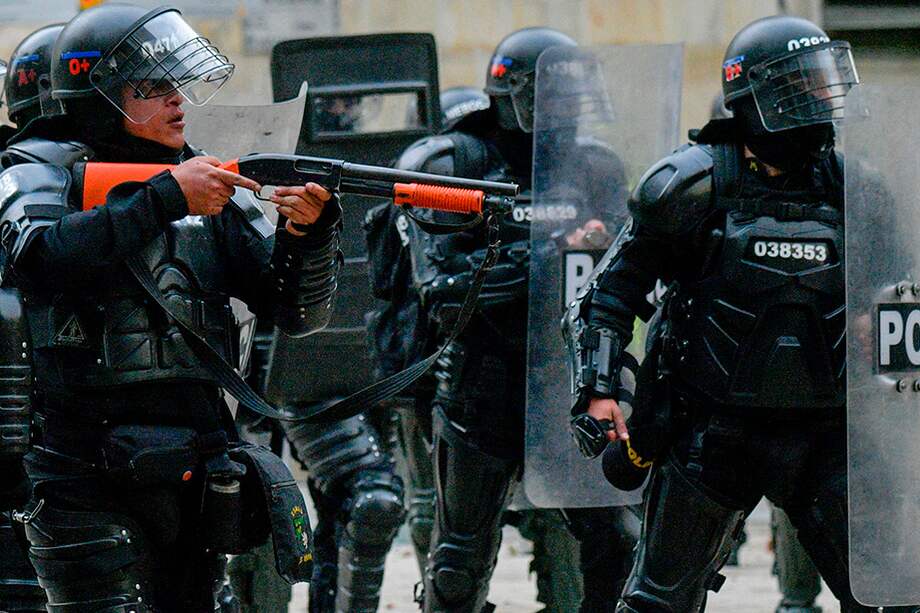 El Distrito apoyó la solicitud de la Procuraduría de suspender el uso de escopetas calibre 12, arma con la que Dilan Cruz fue herido de muerte. / AFP.