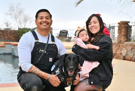 Tras 10 años en las Fuerzas Armadas, Ángel se reencuentra con su familia