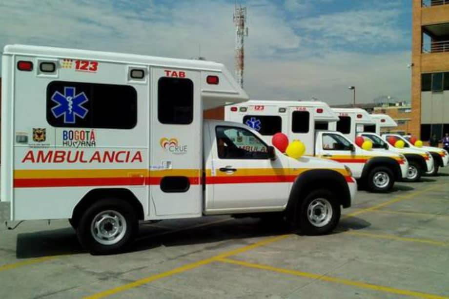 Distrito entrega nueve ambulancias para reforzar atención de urgencias en Bogotá