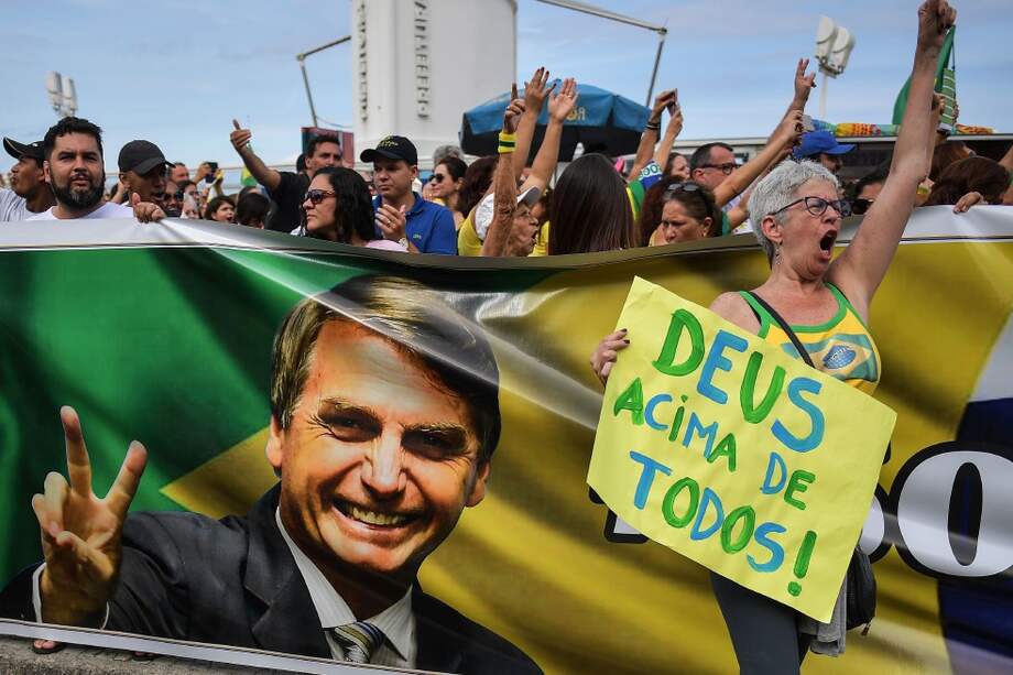 Las encuestas indican que Jair Bolsonaro, de extrema derecha, pasará a la segunda vuelta presidencial. Aparece como favorito en las encuestas. / AFP