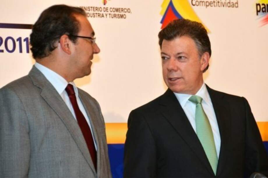 El director de La U, Sergio Díaz-Granados, y el presidente Juan Manuel Santos.