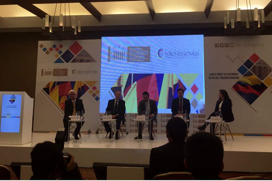 En el primer panel del foro "¿Hacia dónde va Colombia? Retos del próximo Gobierno" participaron Jorge Robledo, Antonio Navarro, Juan ManuelGalán y Paloma Valencia.