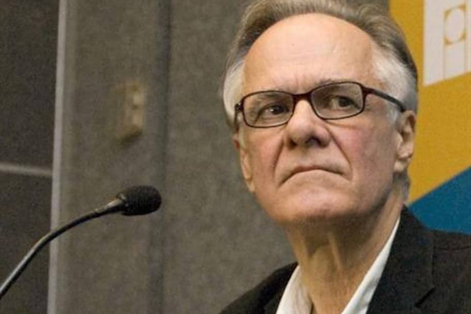 Fernando Vallejo opina: "El coronavirus dejará de propagarse cuando la inmunidad de grupo, la del rebaño, lo detenga". / EFE