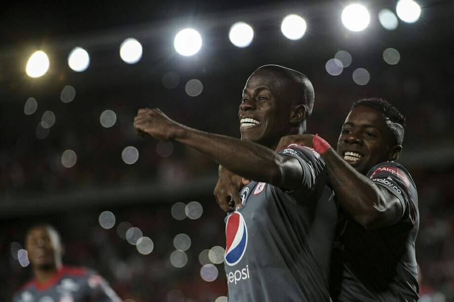 Carmelo Valencia celebra el primer tanto del América ante Deportivo Cali. / Mauricio Alvarado - El Espectador